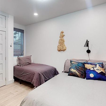 Driftwood Duet Apartment แบนดอน ภายนอก รูปภาพ